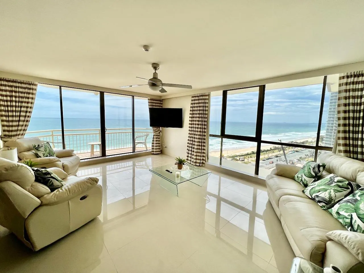Seacrest, Surfers Beach Front 15A ゴールドコースト 0*,
