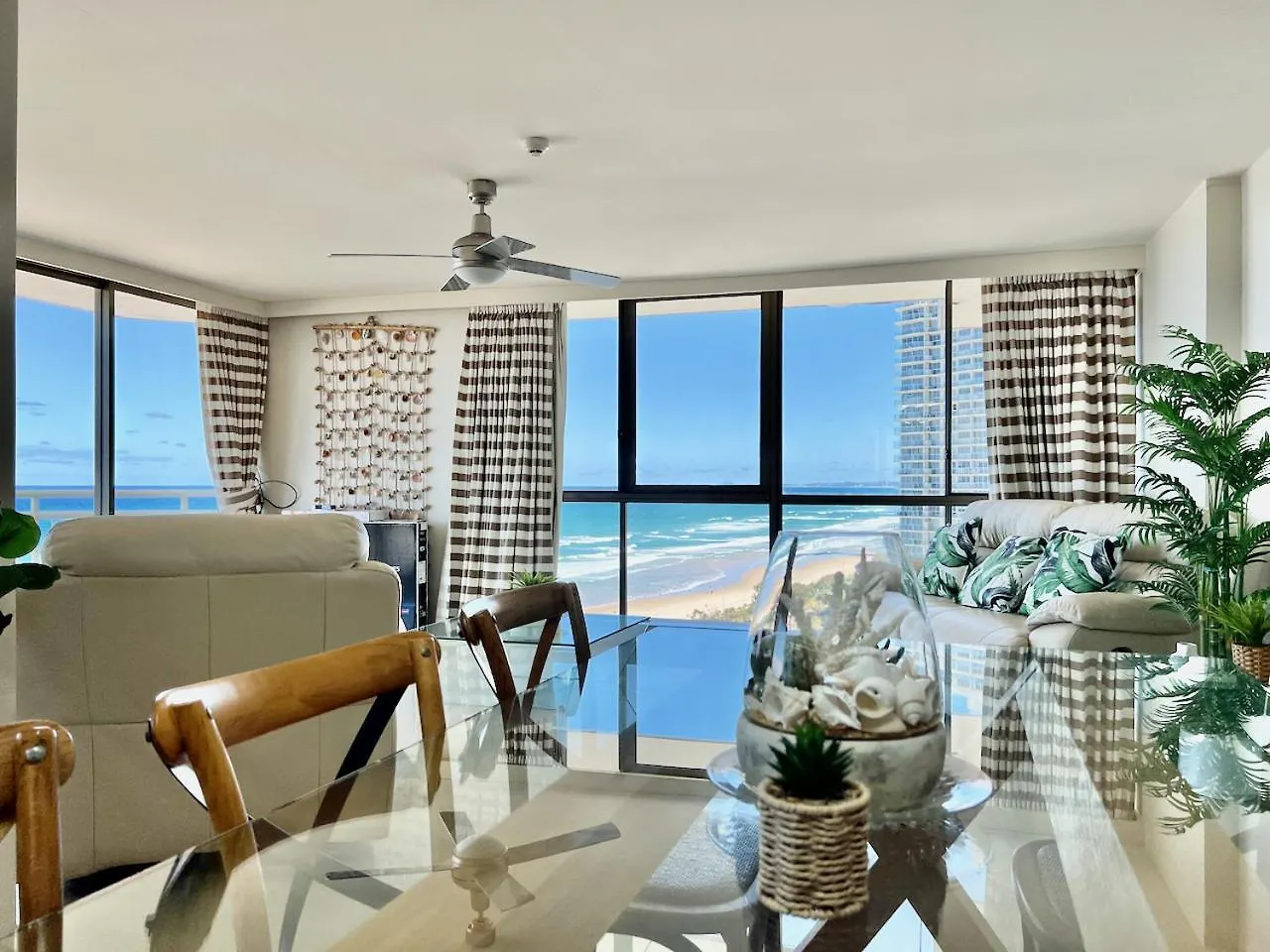 Seacrest, Surfers Beach Front 15A ゴールドコースト 0*,