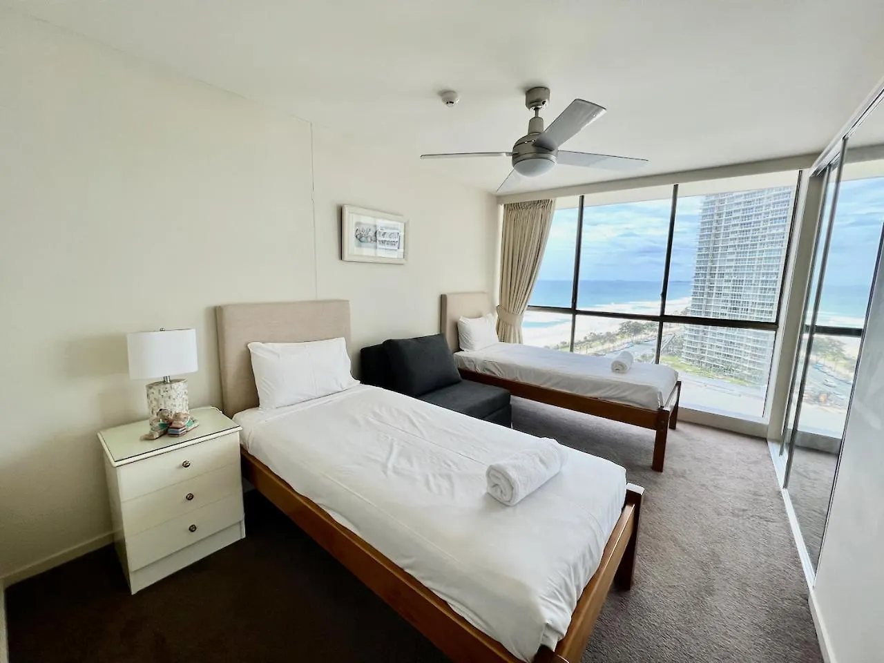 Seacrest, Surfers Beach Front 15A ゴールドコースト