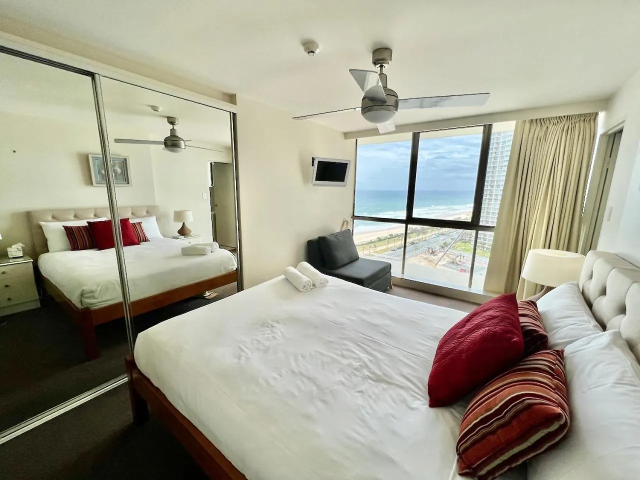 Seacrest, Surfers Beach Front 15A ゴールドコースト アパート